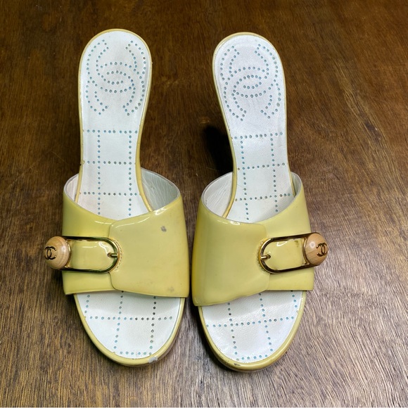Chanel Clogs Yellow Patent Leather Mules Vintage Slip On Heels Italy 5 - Picture 3 of 12